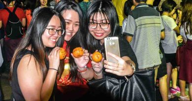 Feng shui master recommends people to utilise social media on Chap Goh Meh instead of wasting mandarin oranges. — Malay Mail file pic