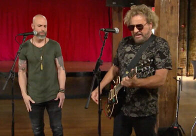 SAMMY HAGAR And CHRIS DAUGHTRY Perform ZZ TOP's "Waitin For The Bus"; Video